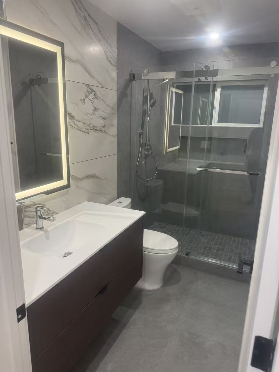 Walk-in shower with glass partition