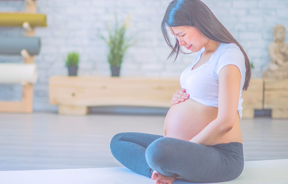 Pregnant lady holding bump.