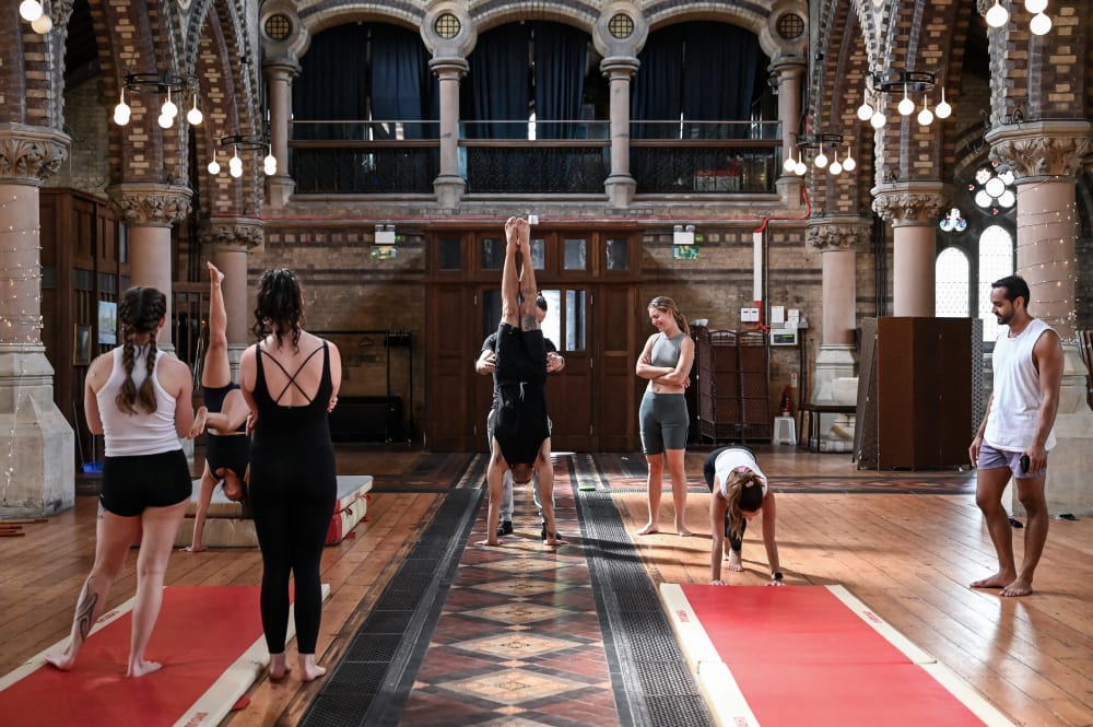 London School of Hand Balance - Bail out of handstand 