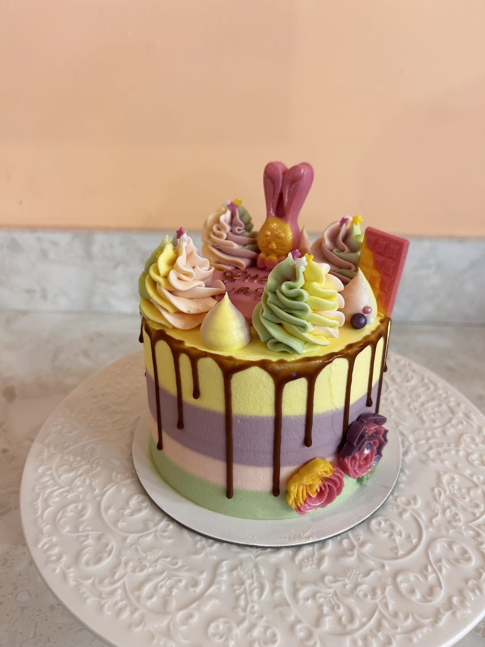 Easter Showstopper Cake Decorating Workshop with Pizza, Prosecco & Mocktails — photo 1