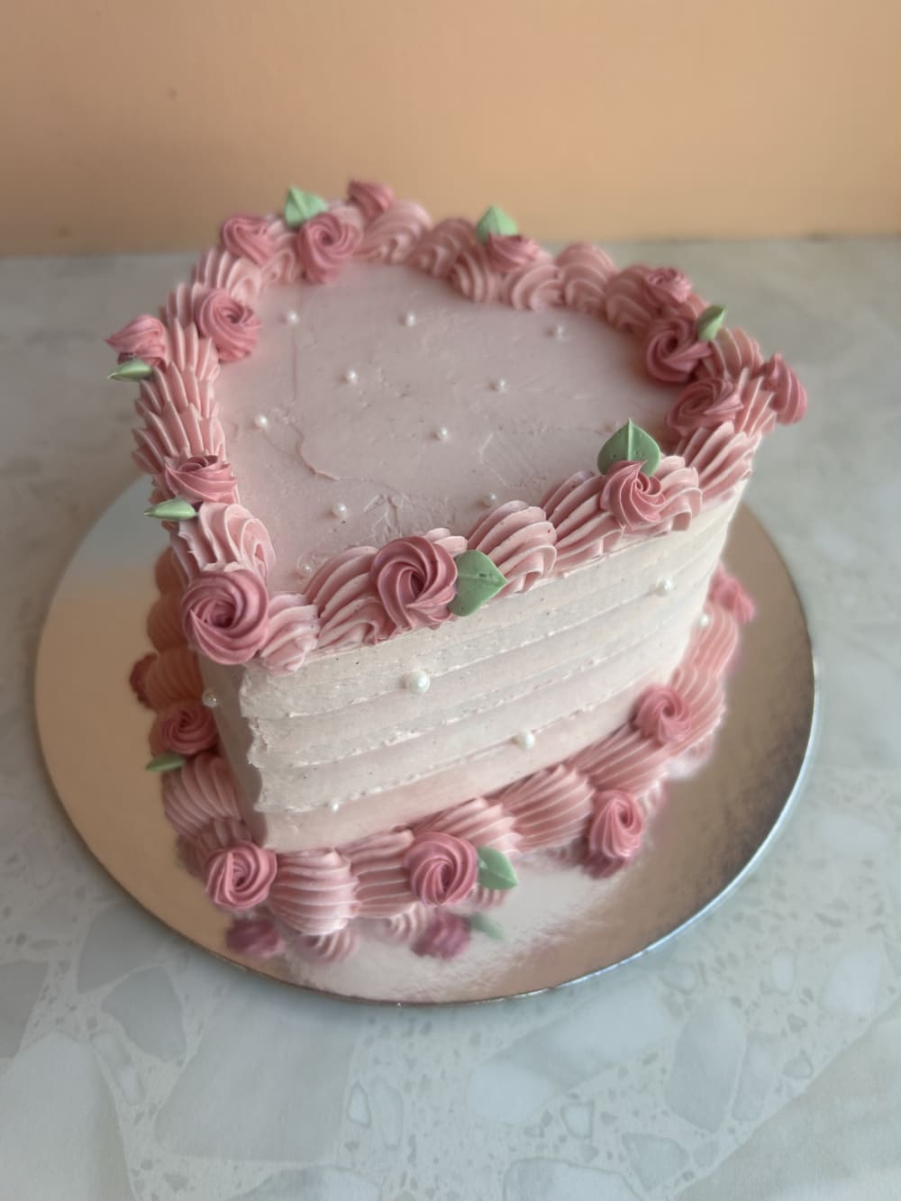 Heart Shaped Luxury Vintage Rose Cake with Prosecco & Mocktails — photo 1