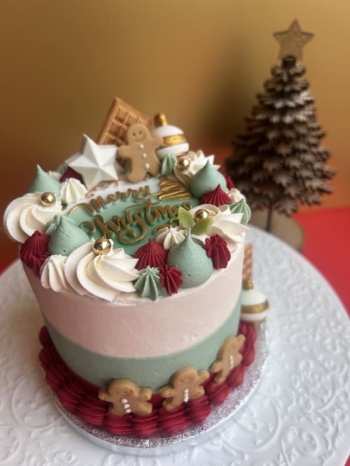 Festive Showstopper Cake Decorating Workshop with Pizza, Prosecco & Mocktails — photo 3
