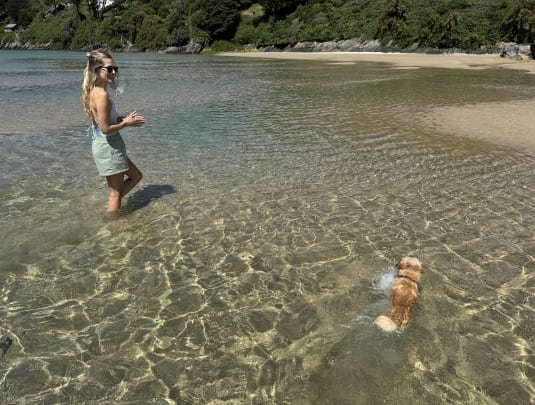 Lunchtime flow with Katie @salty.flow_yoga 