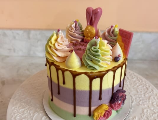 Easter Showstopper Cake Decorating Workshop with Pizza, Prosecco & Mocktails 
