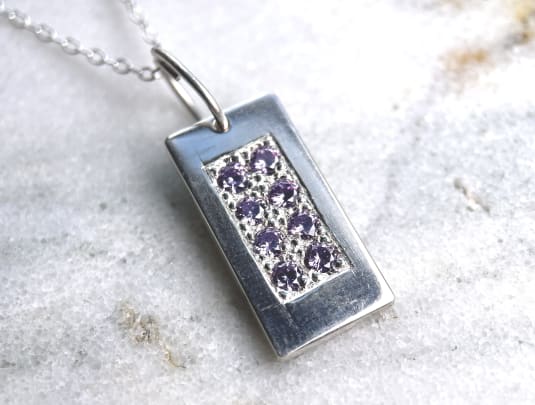 Pavé Setting - Straight Row