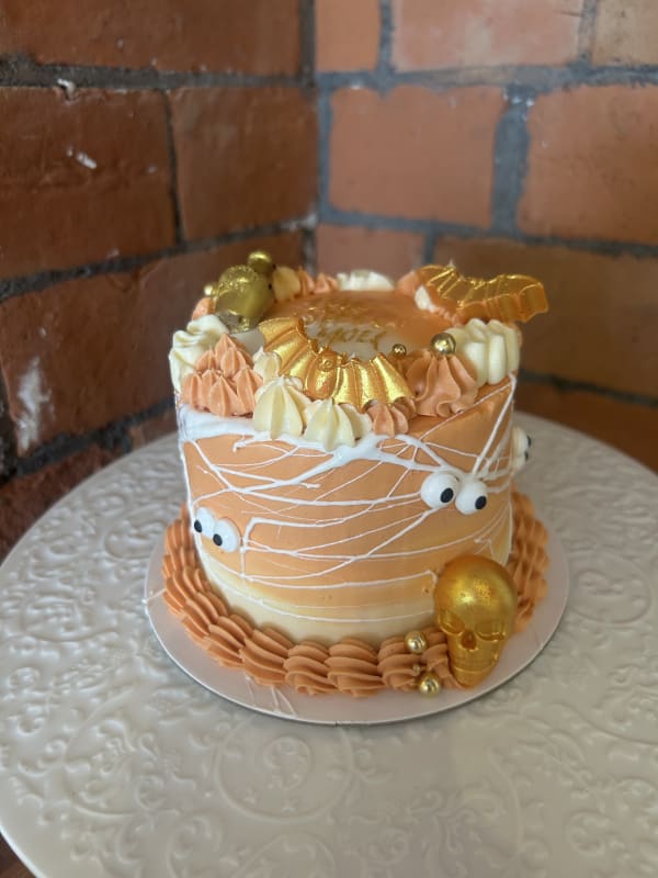 A Spooktacular Cake Decorating Workshop 🎃