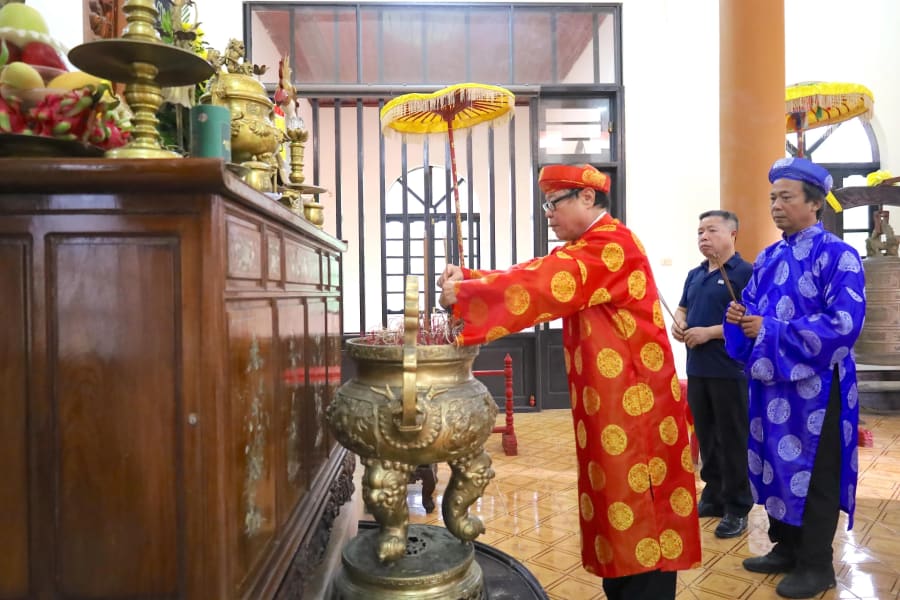 Hội đồng hương Phú Thọ tại Quảng Trị dâng hương Giỗ Tổ Hùng Vương tại khu vực Cây Đa – Chùa Ông.