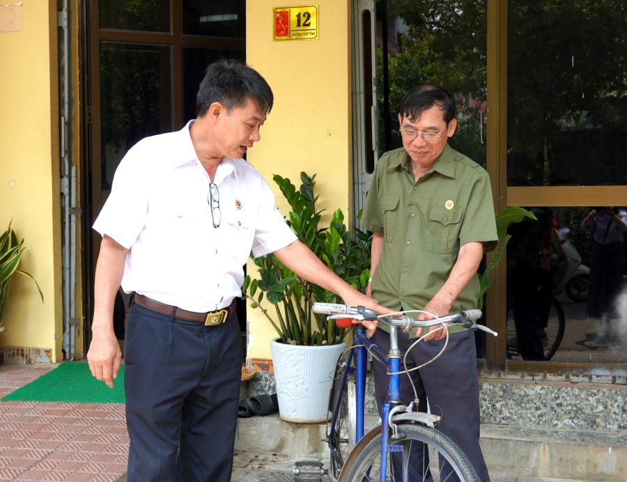 Cựu chiến binh Nguyễn Thành Nam được đồng đội đặt cho biệt danh “chuyên gia xe đạp - Ảnh: H.TR