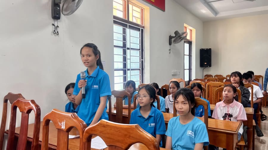 Trên tinh thần cởi mở, các em thiếu nhi đã gửi tới các đại biểu nhiều ý kiến, kiến nghị - Ảnh: H.T