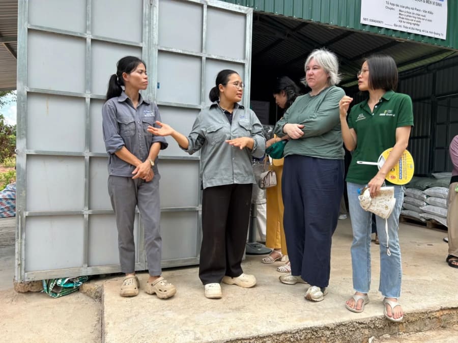 Thăm tổ hợp tác VANPA (xã Lìa)-Ảnh: T.A