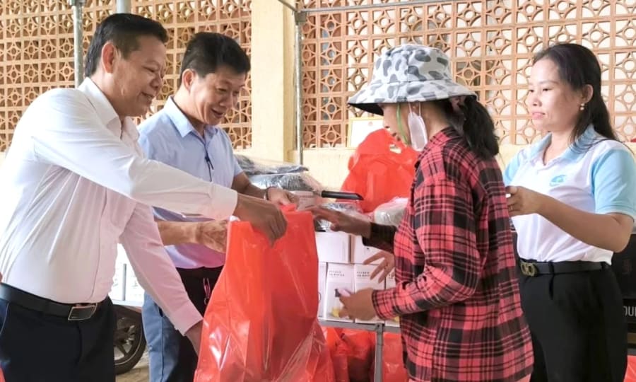 Thông qua cuộc vận động Mỗi tổ chức, mỗi cá nhân gắn với một địa chỉ nhân đạo, nhiều hoàn cảnh khó khăn đã được hỗ trợ, giúp đỡ - Ảnh Hội CTĐ tỉnh