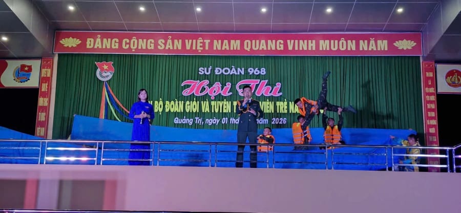 Phần thi tuyên truyền viên trẻ của các đội thi được tổ chức sân khấu hóa - Ảnh: QN