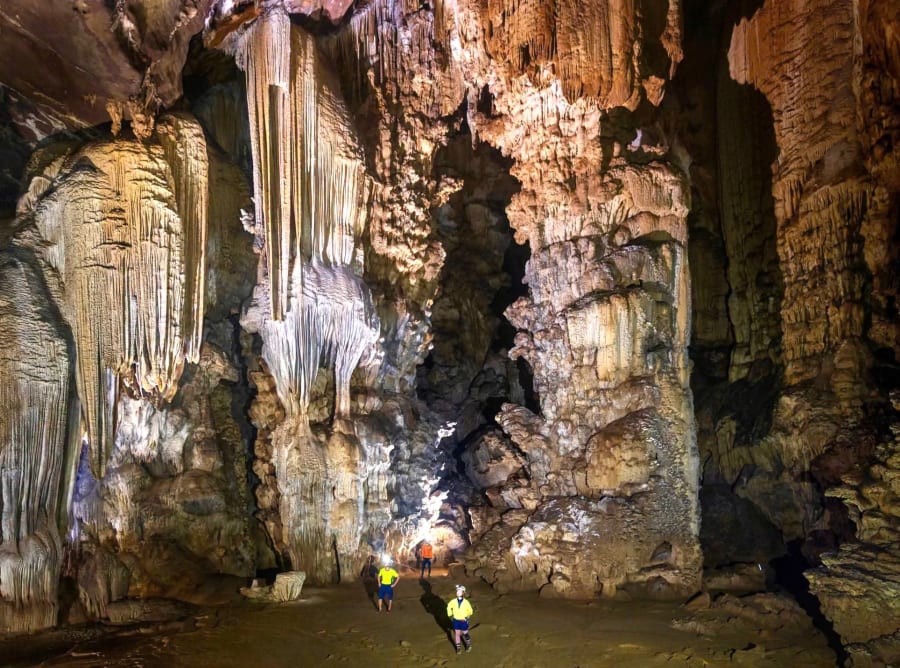 Hang Thắng có chiều rộng trung bình khá lớn - Ảnh: T.Đ