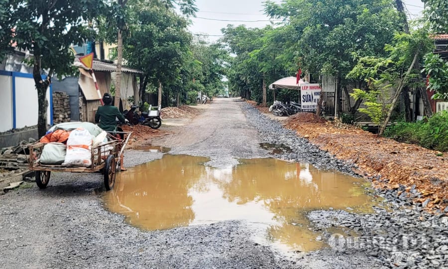 Các tuyến giao thông tại xã Vạn Ninh cũ, nay là xã Trường Ninh bị hư hỏng nặng- Ảnh: T.L
