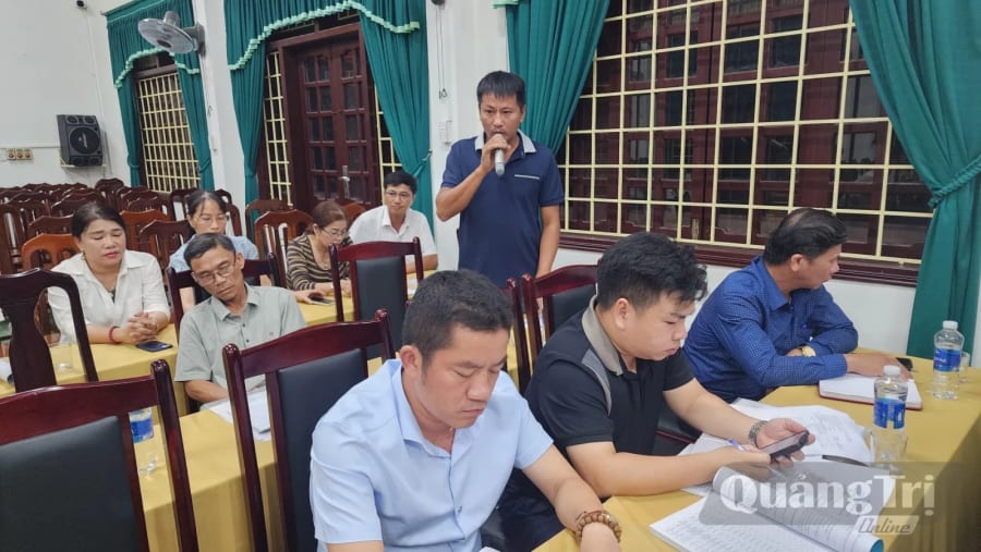 Các hộ dân cho rằng giá đất, vật kiến trúc nhà cửa còn thấp- Ảnh: Tạ Hưng