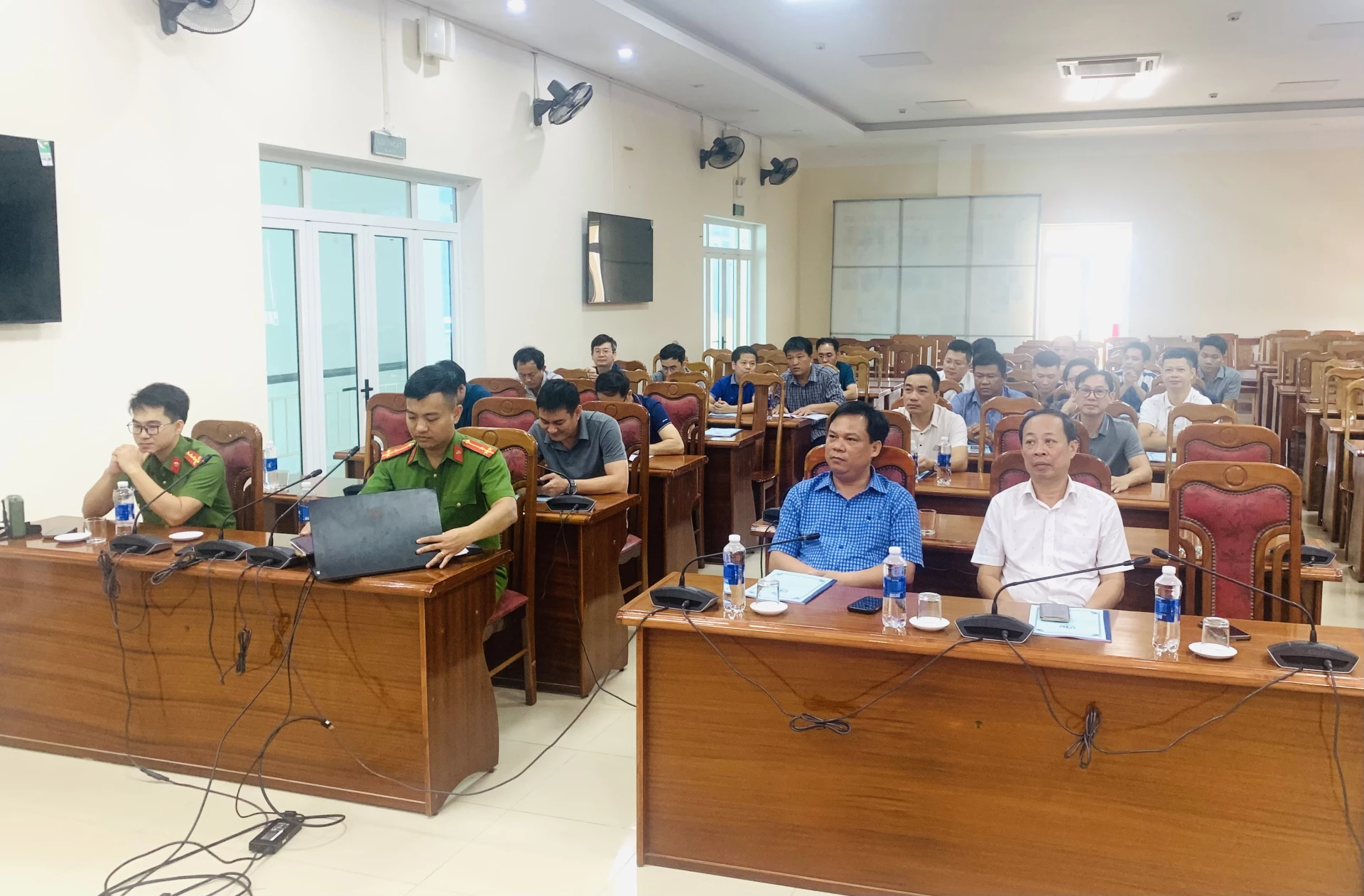 Đại diện lãnh đạo Báo và PTTH Quảng Trị và các học viên tham gia huấn luyện - Ảnh: Đ.V