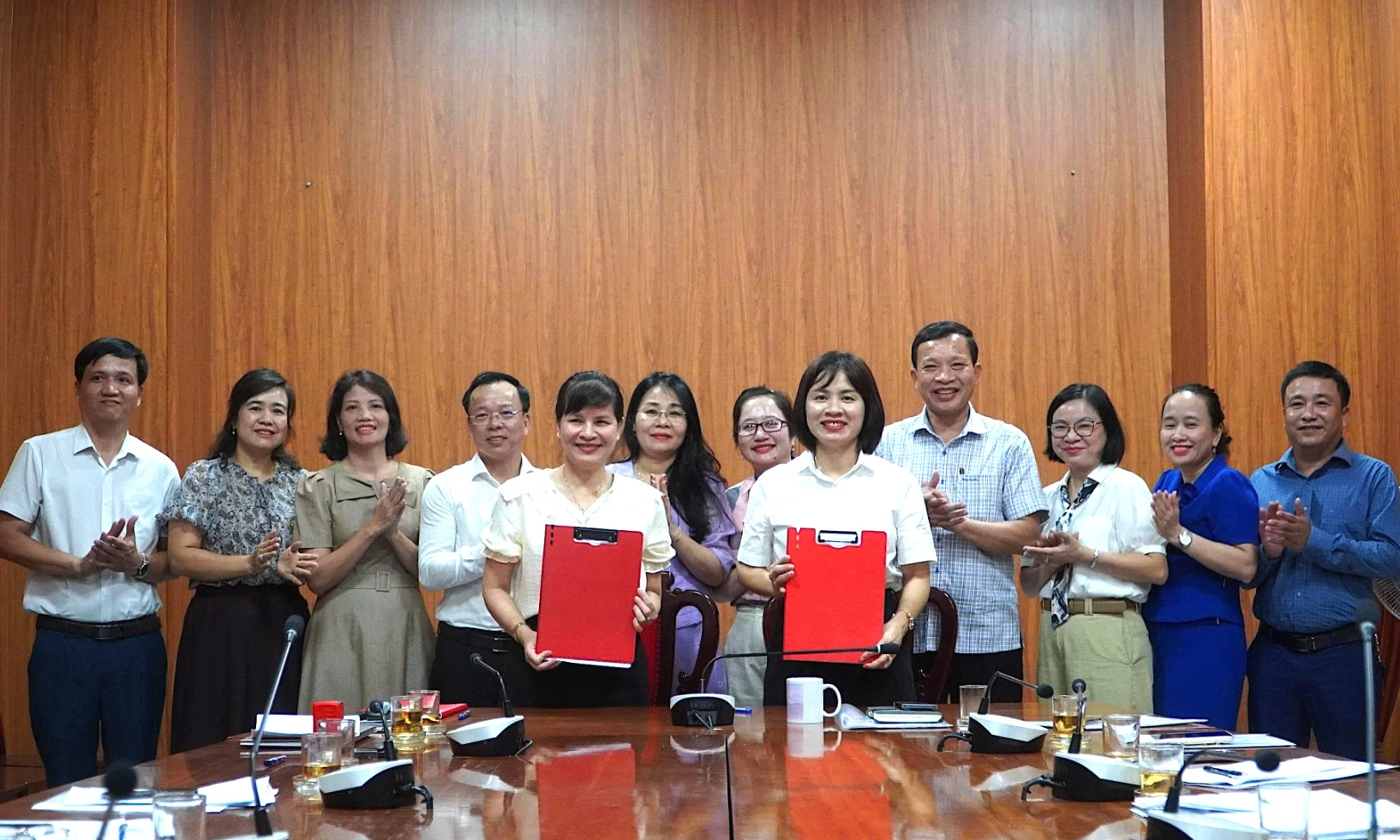 Nghi thức ký kết bàn giao, tiếp nhận nguyên trạng Làng trẻ em SOS Đồng Hới về sự quản lý của Sở Y tế Quảng Trị.