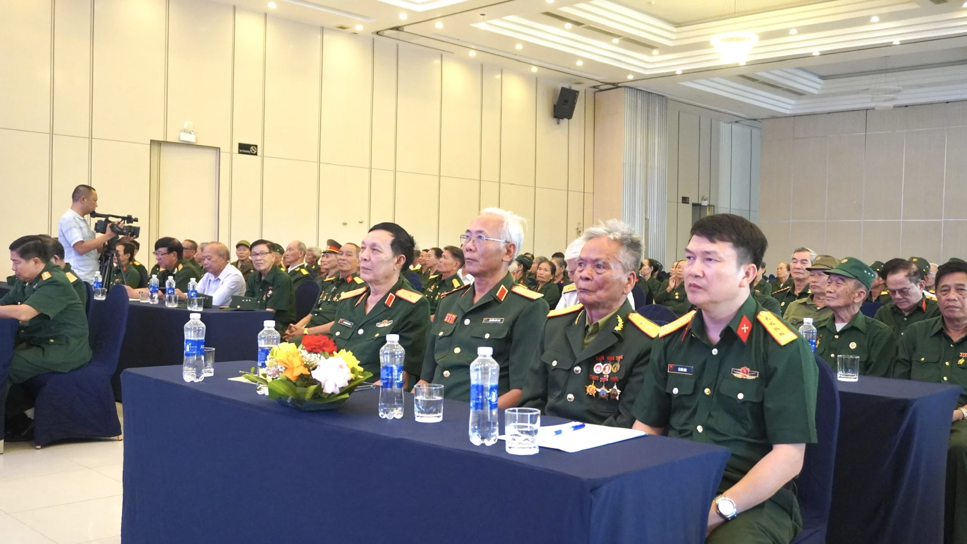 Đại biểu tham dự buổi gặp mặt - Ảnh: H.T