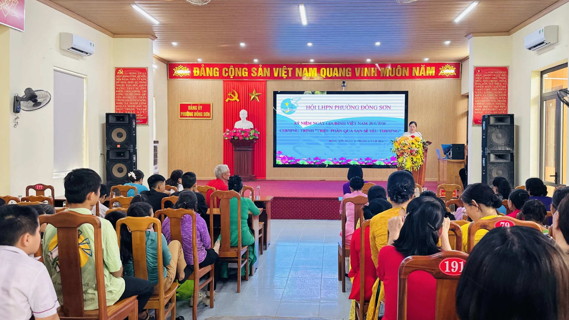 Quang cảnh hội nghị - Ảnh: B.N