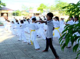 Sân chơi hè miễn phí: Niềm vui bất tận trẻ em nông thôn Sân chơi mùa hè cho trẻ em nông thôn