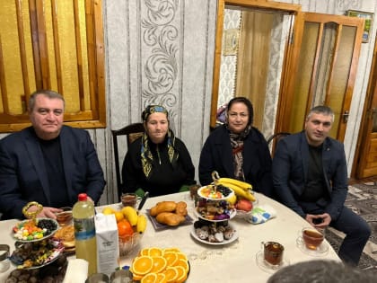 Семью мобилизованного жителя Дербентского района навестил Мавсум Рагимов.