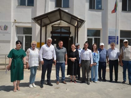 Заур Аскендеров ознакомился с ходом капремонта в школах Буйнакска