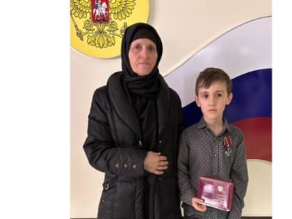 Сыну погибшего в СВО Абдулмуъмина Абдуллаева вручили награду отца — орден Мужества