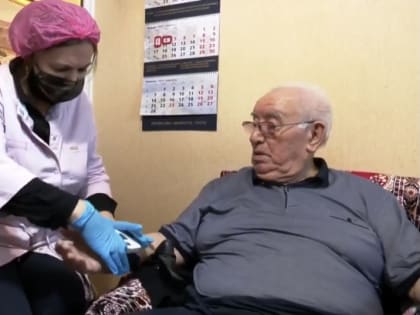 96-летний ветеран из Махачкалы привился от коронавируса