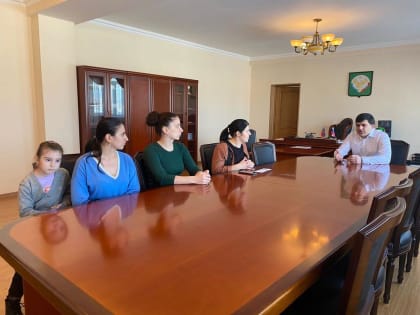 И.о главы Новолакского района Сулейман Рамазанов провел встречу с членами семей мобилизованных граждан