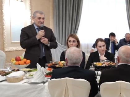 И.о. мэра Махачкалы встретился с педагогами, члены семей которых находятся в зоне СВО