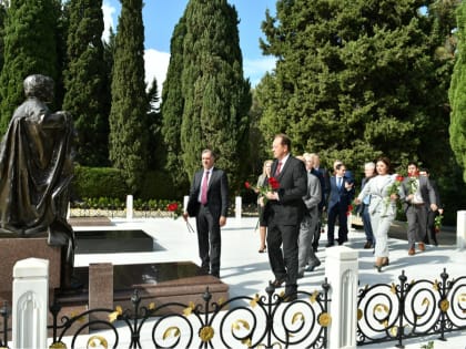 Дагестанская делегация в Баку почтила память героев Великой Отечественной войны и первого президента Азербайджана