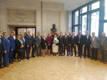 Делегация Республики Дагестан приняла участие в открытии бюста Расула Гамзатова в Российской национальной библиотеке в городе Санкт-Петербурге