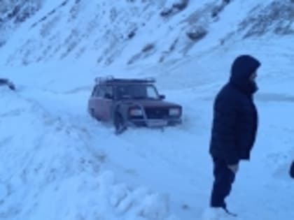 На Харибском перевале свирепствует снежная буря