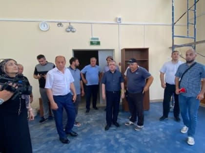 Юрий Левицкий ознакомился с ходом строительства школы в селе Львовское №1