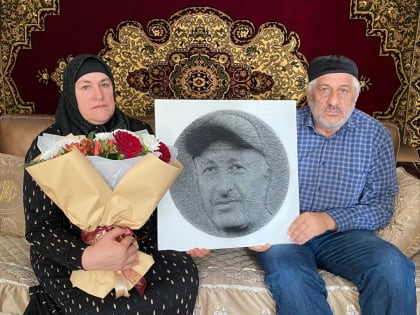 В рамках цикла мероприятий «В гостях у семьи героя» навестили родственников погибшего участника СВО Магомеда Эмеева