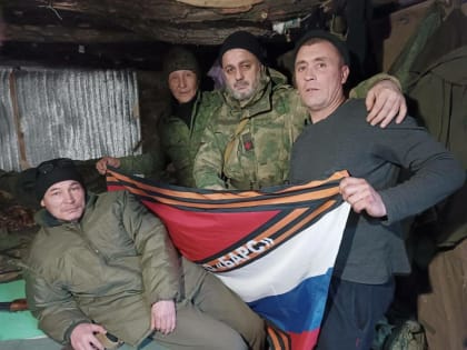 Шихмагомед Дугужев оказывает медицинскую помощь нашим бойцам