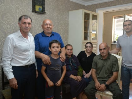 Камил Давдиев и Марат Алияров побывали в гостях у участника СВО в Дербенте