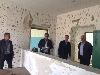 Саид Темирханов ознакомился с ходом капремонта в школах муниципалитета