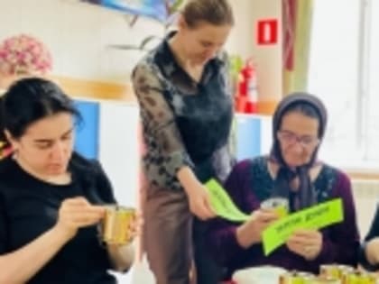 Представительницы Союза женщин Новолакского района приняли участие в акции «Тепло души» по изготовлению окопных свечей