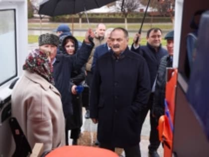 Сергей Меликов осмотрел новые машины скорой помощи, поступившие в Дагестан