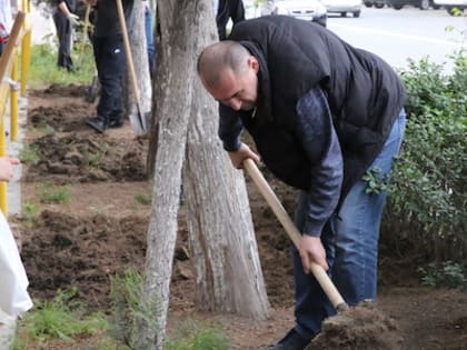 Сотрудники Минобрнауки РД присоединились к общегородскому субботнику