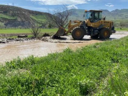 Силами администрации района привели в порядок дорогу к бархану Сарихум и прилегающую территорию