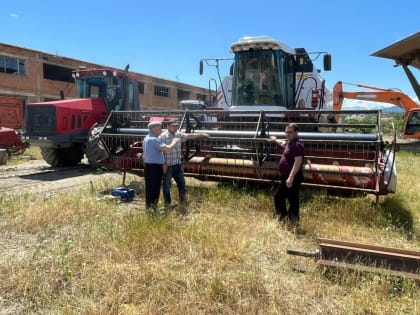 В сельскохозяйственных предприятиях Хасавюртовского района всех форм собственности проводятся работы по ремонту уборочной техники