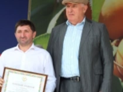 Магомед Абдулхалимов награждён Почетной грамотой Правительства Дагестана