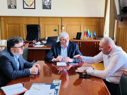 Глава Новолакского района Мамати Гамзатов обсудил со своими заместителями текущие задачи
