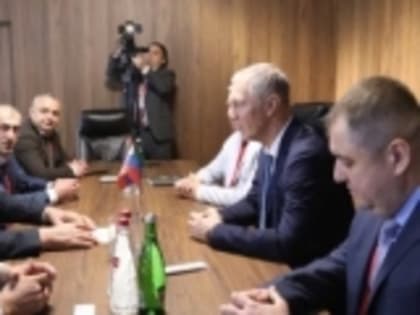 Абдулмуслим Абдулмуслимов встретился с губернатором Херсонской области Владимиром Сальдо