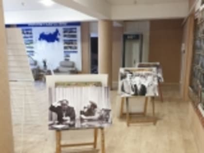 В районном Доме культуры Новолакского района открылась фотовыставка, посвященная 100-летию поэта Расула Гамзатова