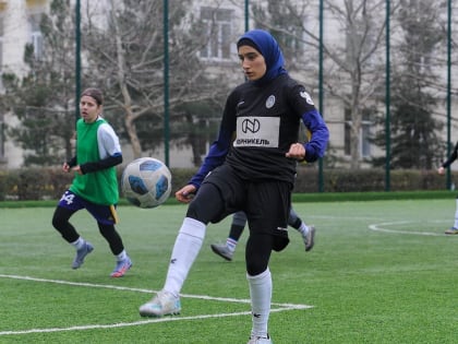Adidas и GirlPower проводят в Дагестане бесплатные тренировки по футболу для женщин