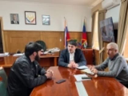 В Новолакском районе прошла встреча и.о. главы МО Сулеймана Рамазанова с участником СВО