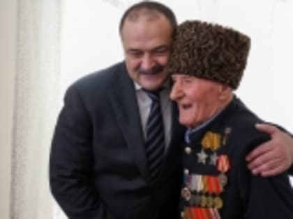 Столетнего ветерана ВОВ из Дагестана удостоили звания Героя России